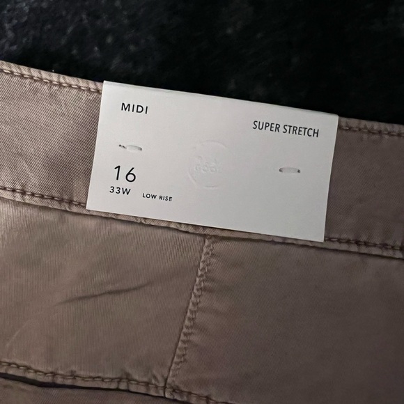 American Eagle Super Stretch Midi Khaki Shorts - Picture 3 of 4